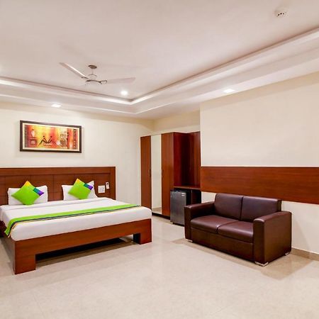 Treebo Trend Hotel Jp Plaza Nampally Hyderabad Exterior foto