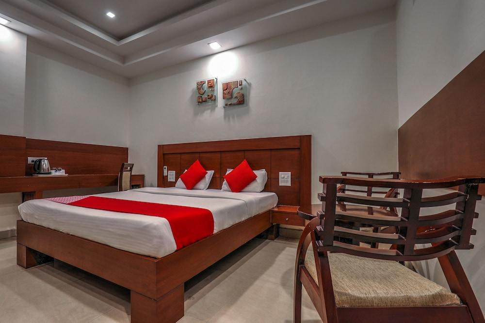 Treebo Trend Hotel Jp Plaza Nampally Hyderabad Exterior foto