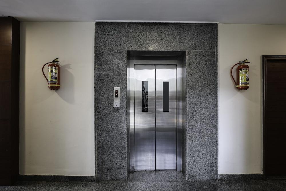 Treebo Trend Hotel Jp Plaza Nampally Hyderabad Exterior foto