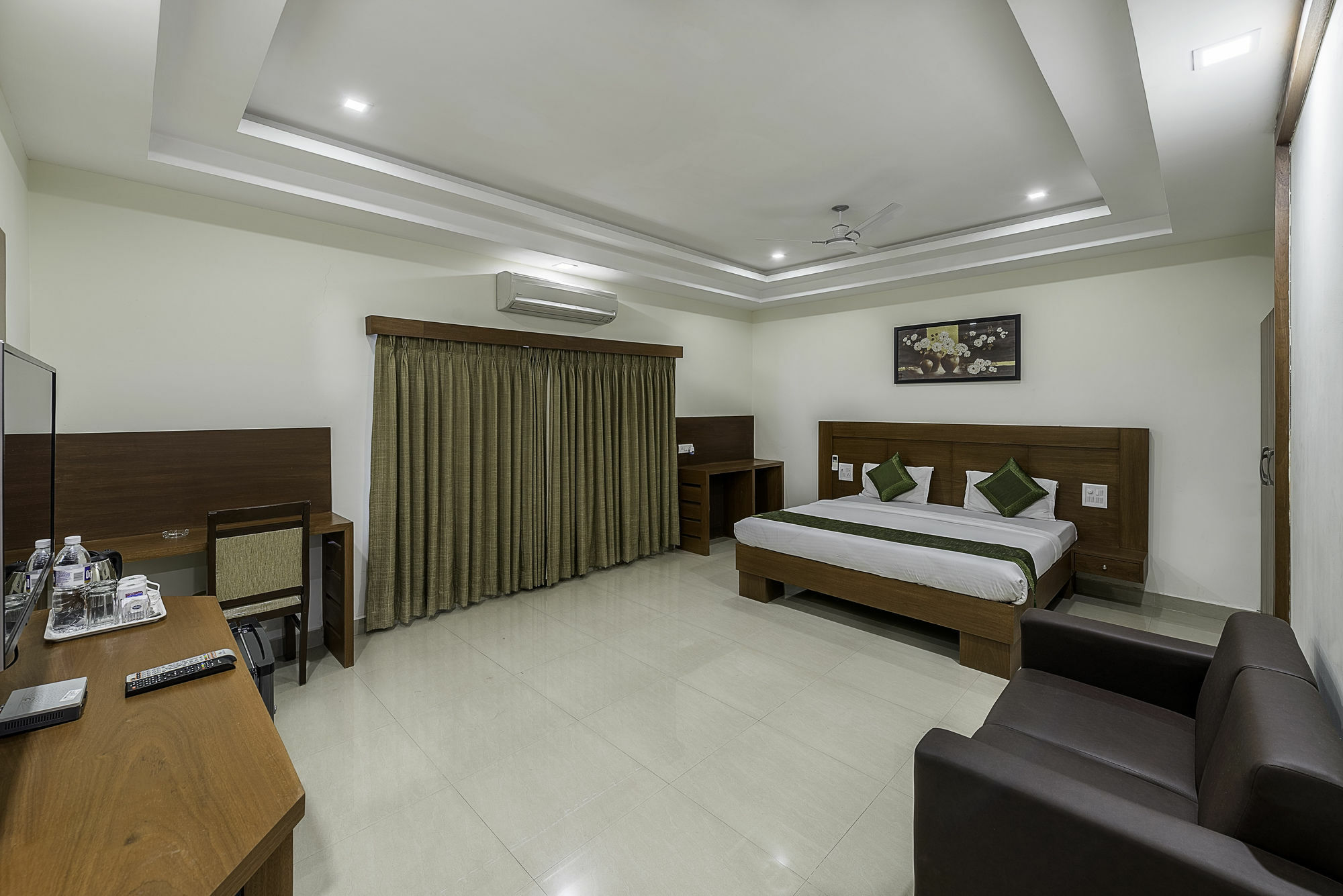 Treebo Trend Hotel Jp Plaza Nampally Hyderabad Exterior foto