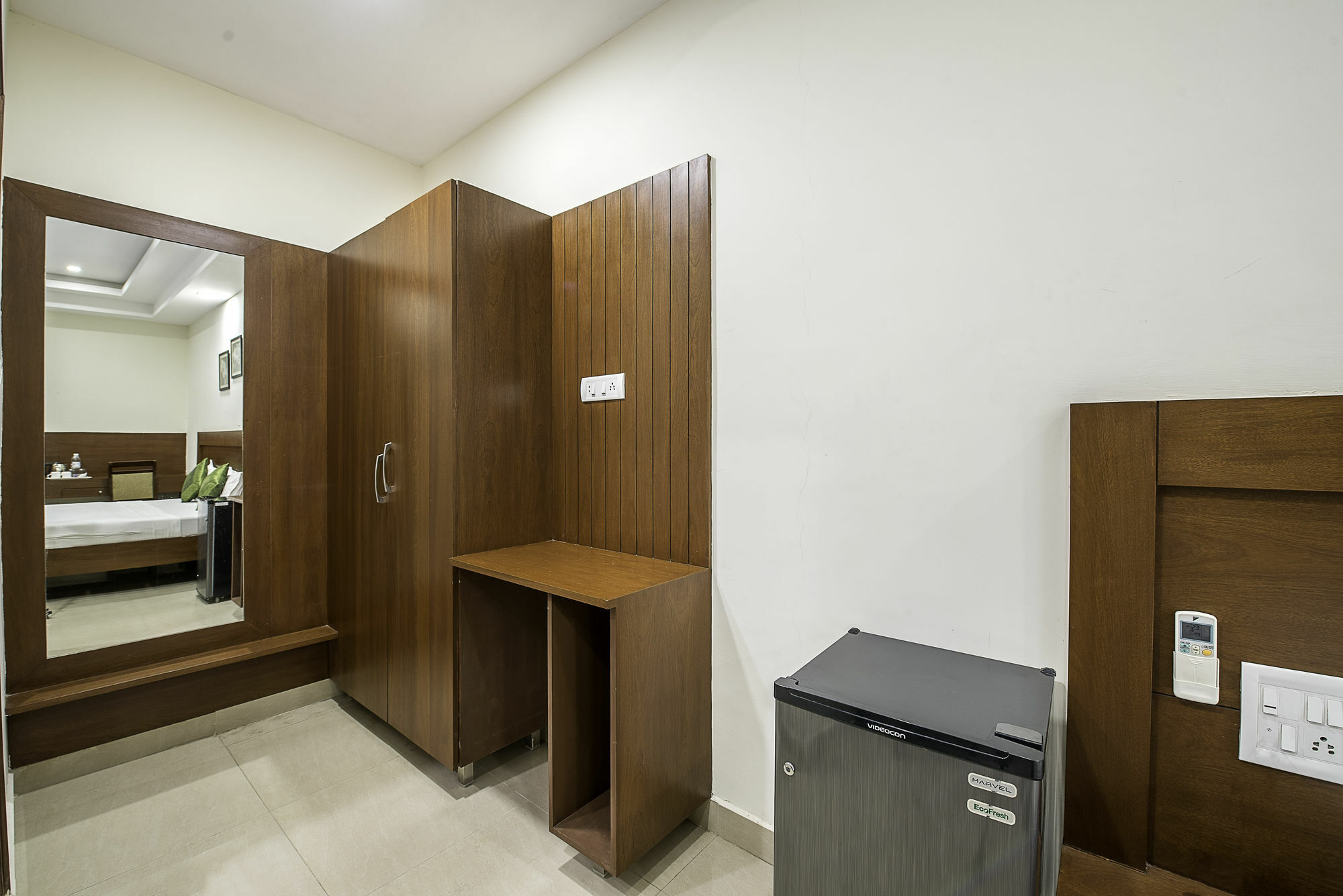 Treebo Trend Hotel Jp Plaza Nampally Hyderabad Exterior foto