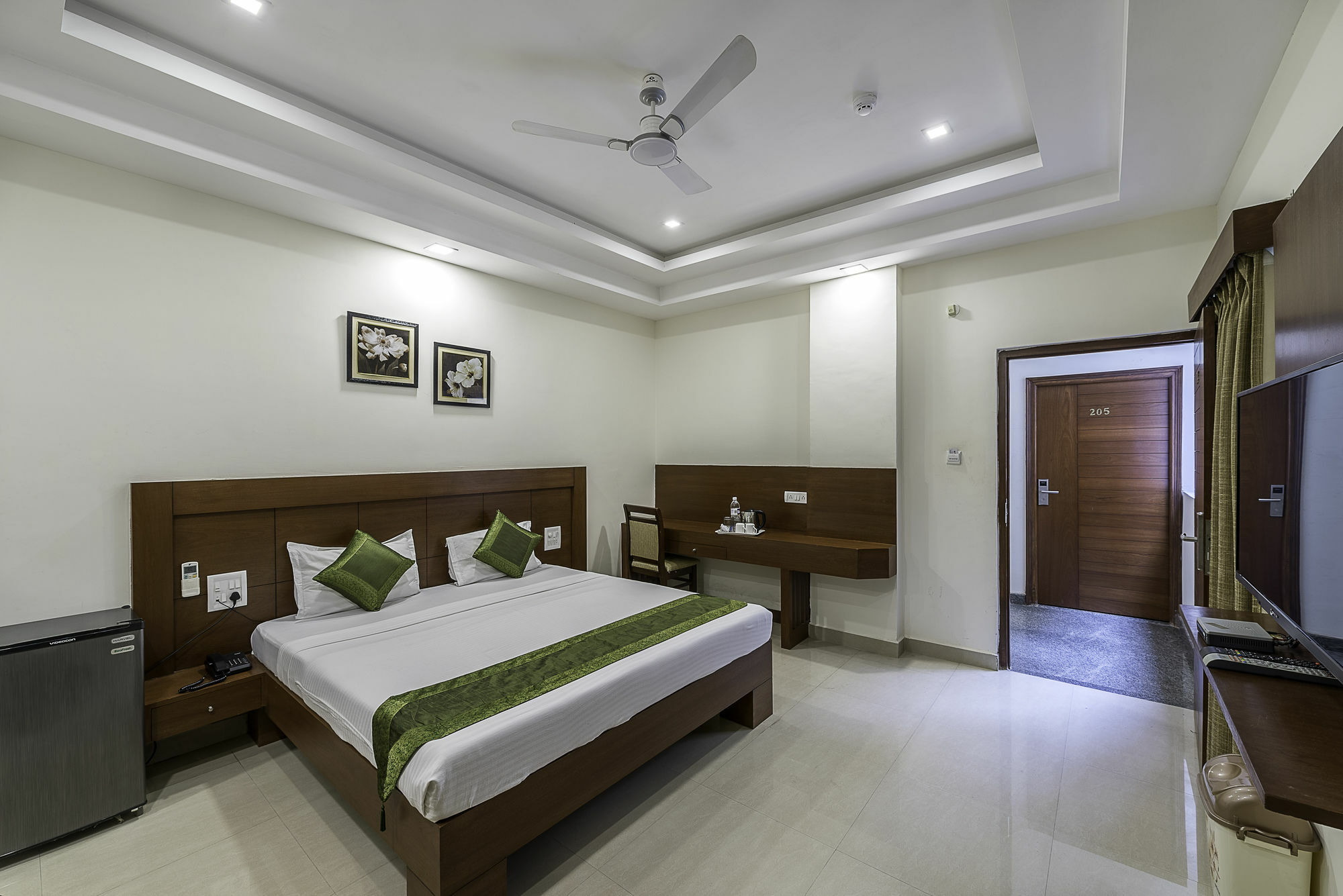 Treebo Trend Hotel Jp Plaza Nampally Hyderabad Exterior foto