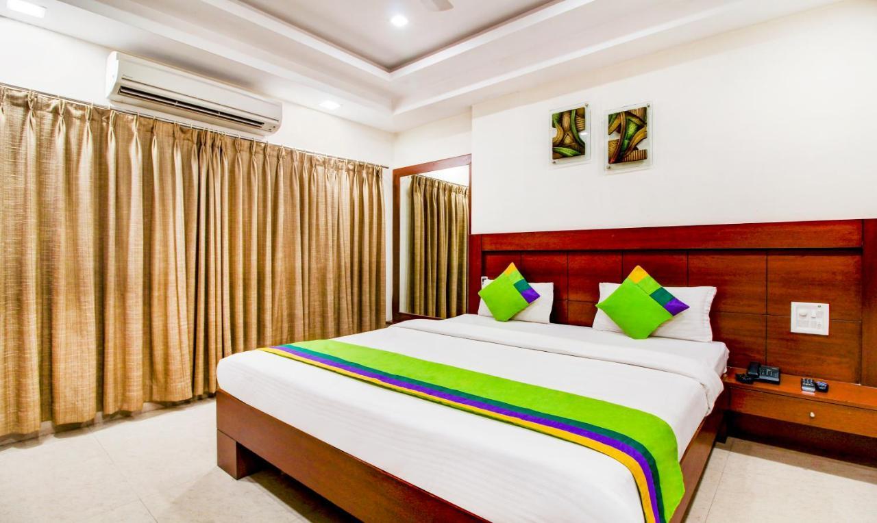 Treebo Trend Hotel Jp Plaza Nampally Hyderabad Exterior foto