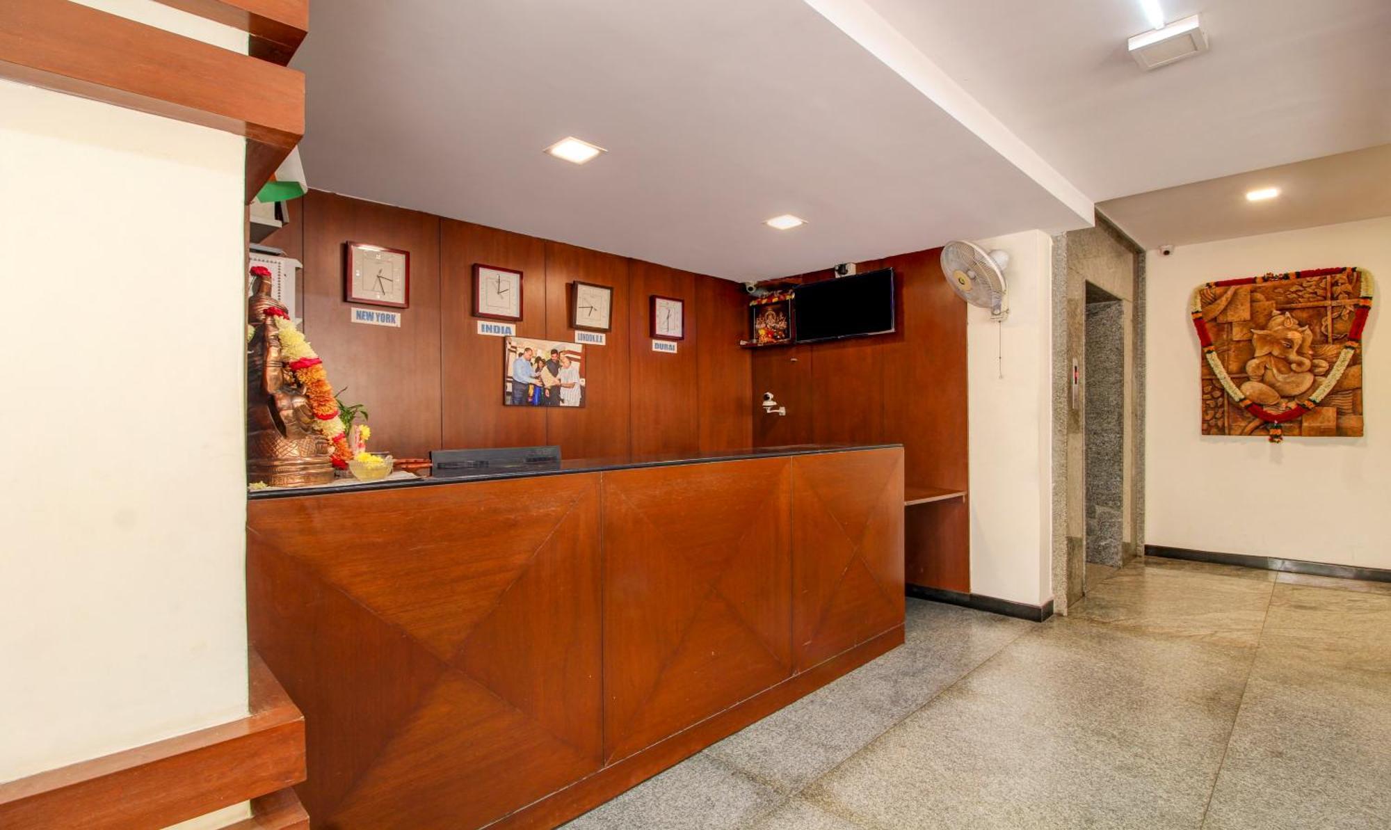Treebo Trend Hotel Jp Plaza Nampally Hyderabad Exterior foto