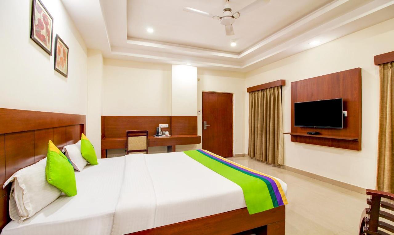 Treebo Trend Hotel Jp Plaza Nampally Hyderabad Exterior foto