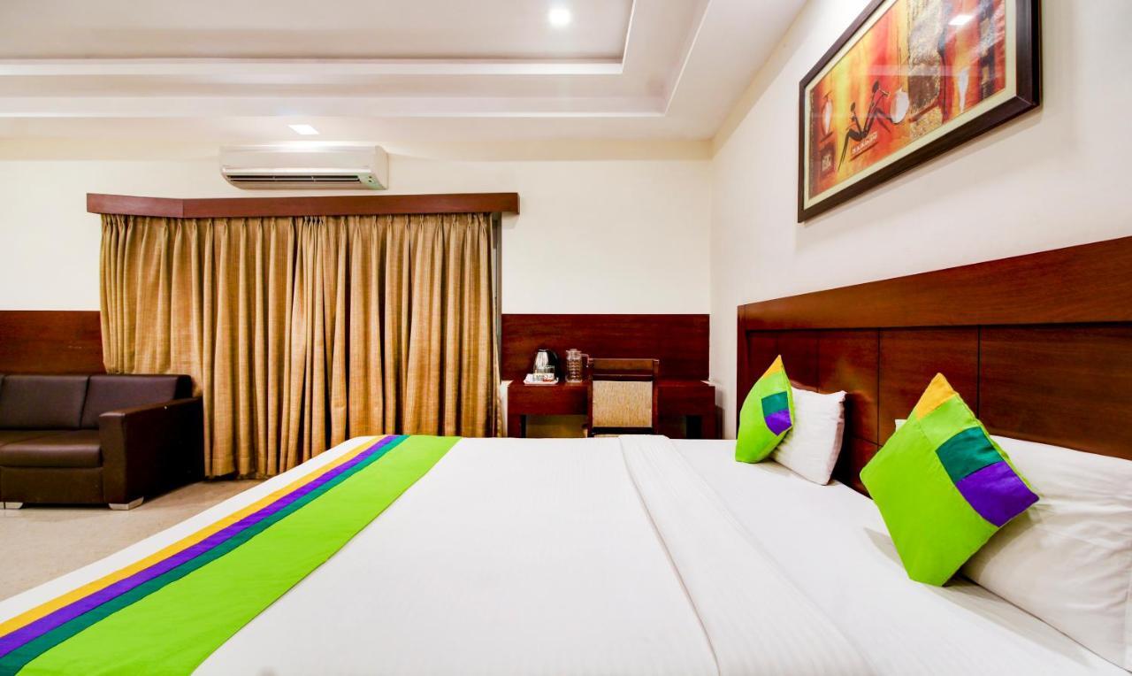 Treebo Trend Hotel Jp Plaza Nampally Hyderabad Exterior foto