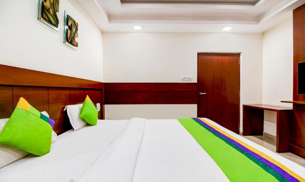 Treebo Trend Hotel Jp Plaza Nampally Hyderabad Exterior foto